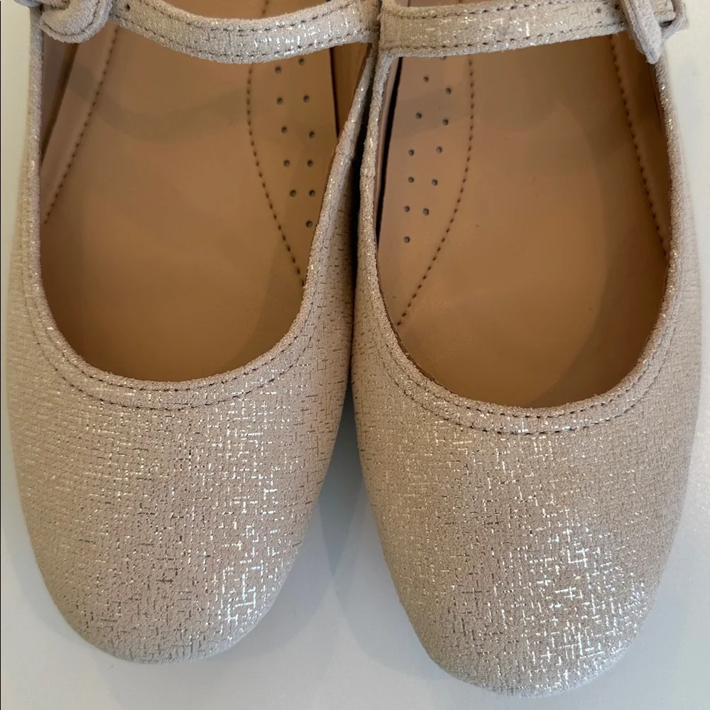 New Donald J. Pliner Beige Mary Jane Shoes.  Size 7B.